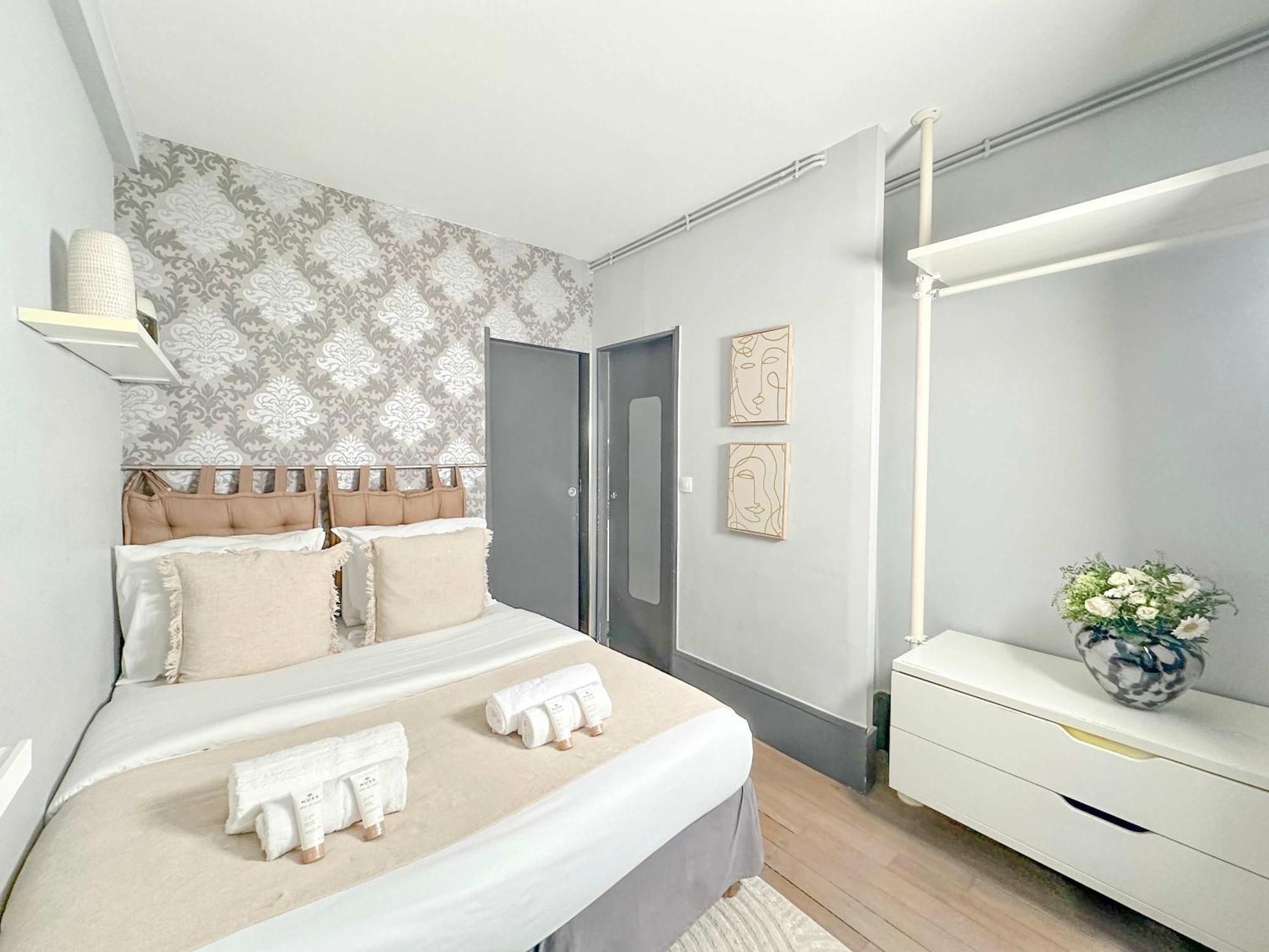 Eiffel Tower - For 4 Paris