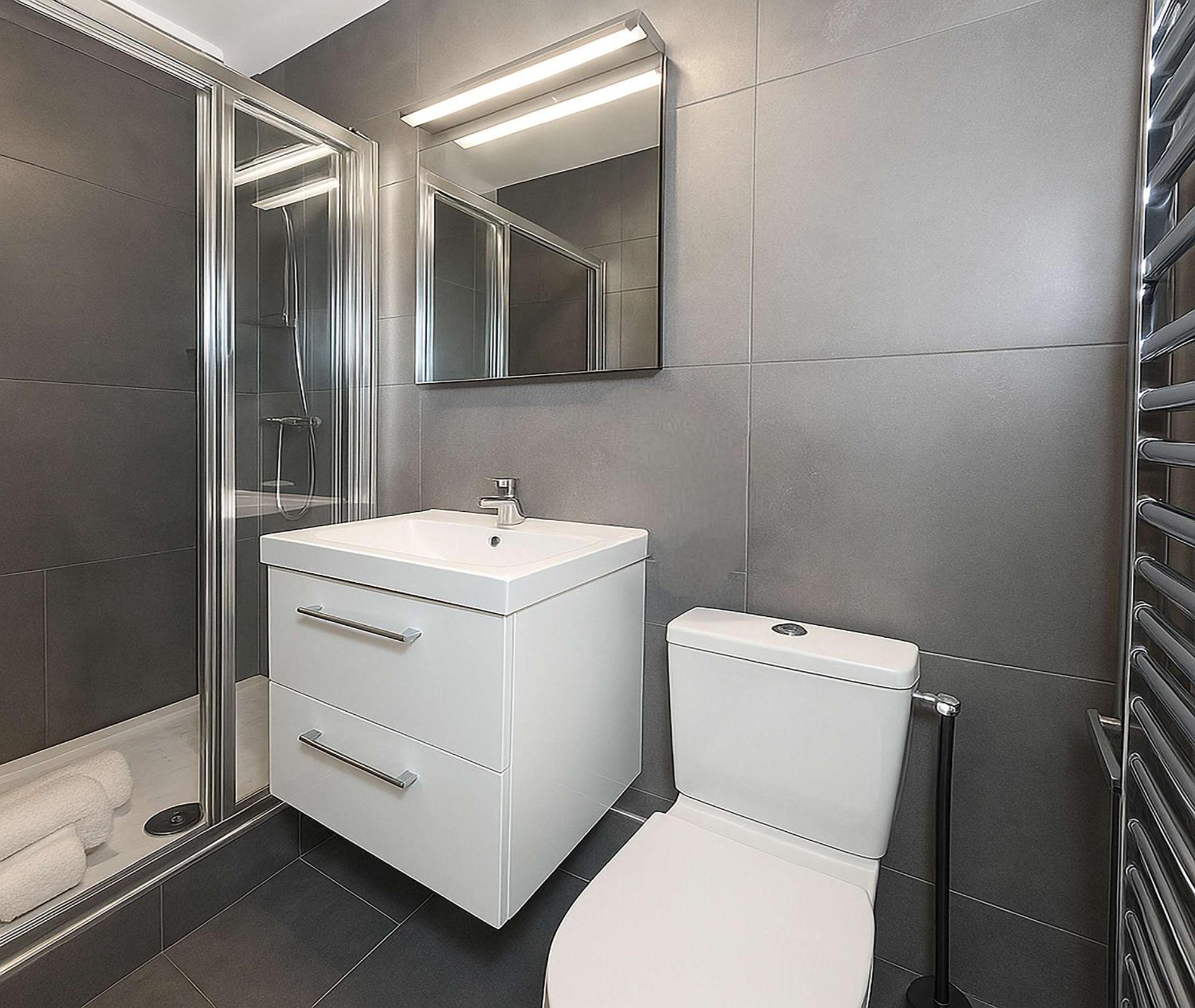 Eiffel Tower - For 4 *